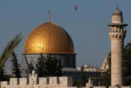 Un pallone aerostatico nel cielo dei luoghi sacri di Gerusalemme