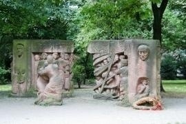Monumento "Block der Frauen" di Ingeborg Hunzinger per commemorare la protesta