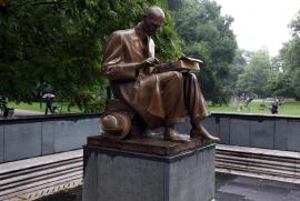 La statua di Indro Montanelli a Milano
