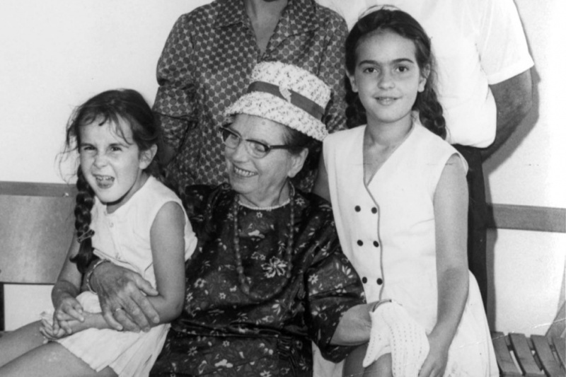 Anna Christiansen, insieme alla sua famiglia, il giorno della cerimonia allo Yad Vashem 