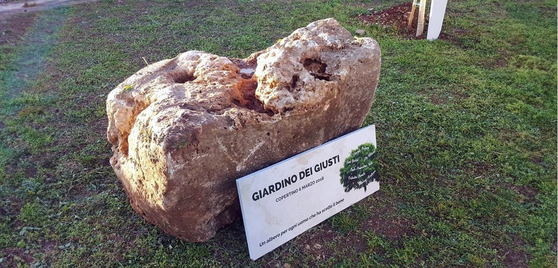 la targa per Giorgio Perlasca al Giardino 