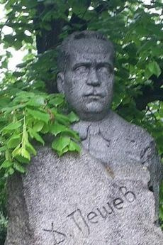 Statua di Dimitar Peshev a Kyustendil ( Foto di Svik )
