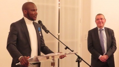 Consegna della Medaglia di Cavaliere dell'Ordine Nazionale al Merito a Lassana Bathily