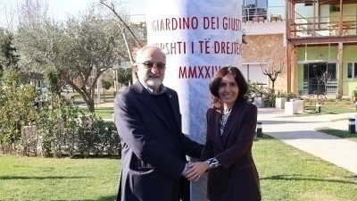 Visita delle Nazioni Unite al Giardino di Tirana