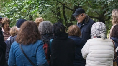 Visita della delegazione del Centro Culturale Edmond Fleg di Marsiglia al Giardino dei Giusti di Milano