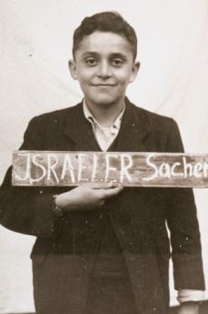 La foto di un bambino disperso durante la Shoah (fonte USHMM)