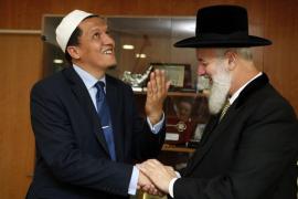 L'imam Chalghoumi incontra il rabbino Yona Metzger (foto di JSSNews)