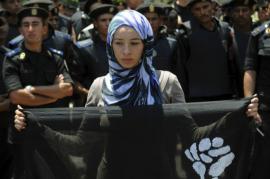 Donna araba alla sbarra (foto di Thomson Reuters)