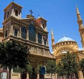 Una chiesa accanto a una moschea a Beirut