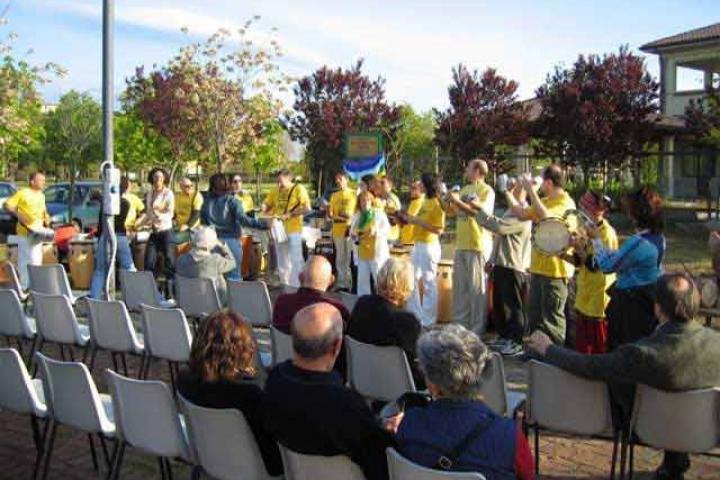 La cerimonia di inaugurazione nel parco di Bellaria-Igea Marina, 25 aprile 2004.